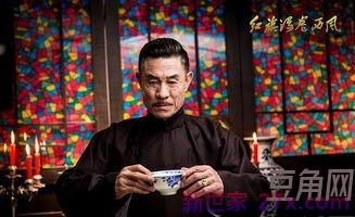 红旗漫卷西风词句的解释