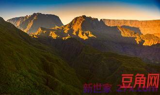 描写火山岛词句