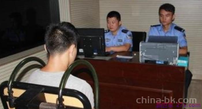 怀疑老婆出轨吵架要怎么道歉(怒而对其动手并要求跪地道歉)