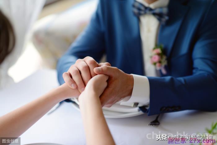 女方出轨怎么挽回男人的心(女人出轨后想要挽回老公)