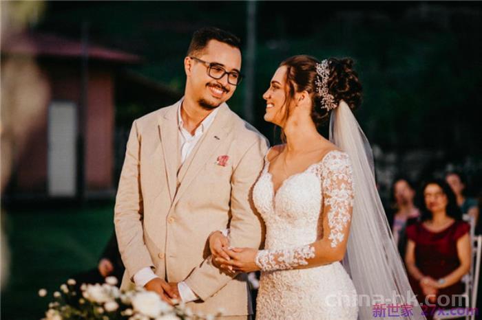 朋友圈委婉说离婚了（好嗨哟前妻发朋友圈庆祝离婚）