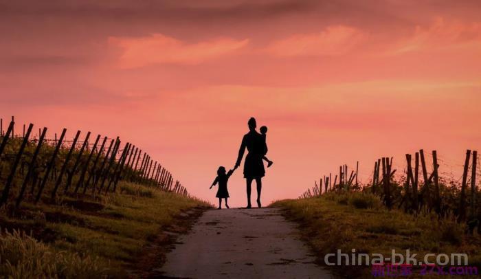 离婚女人带孩子的心酸(离婚后不要孩子的女人怎么想的)