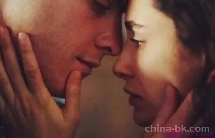 老婆玩暧昧要监视她吗(丈夫发现妻子和异性有暧昧关系)