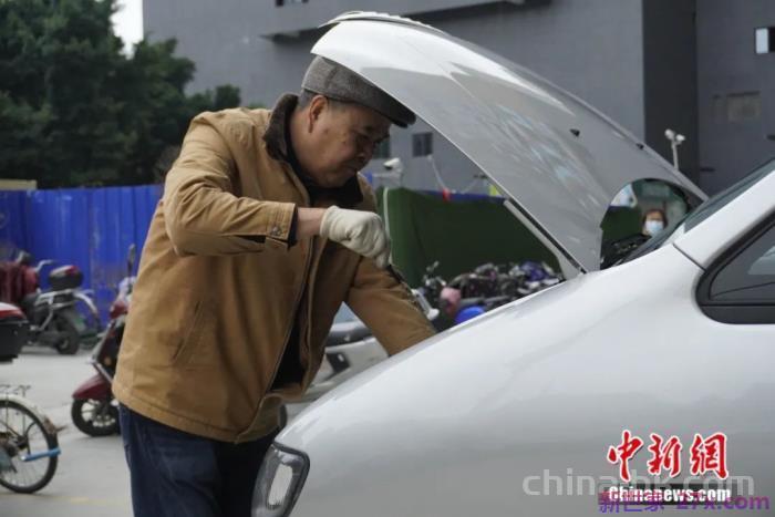 一路向西图片(七旬夫妻自改房车一路向西)