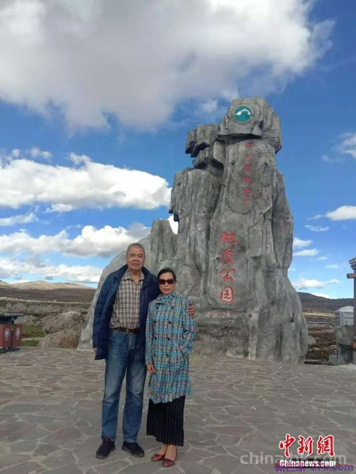 一路向西图片(七旬夫妻自改房车一路向西)