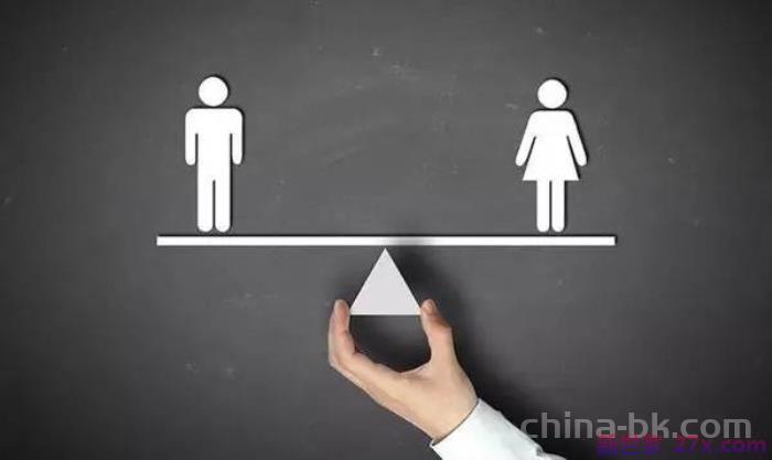 婚后男方买房要加女方名字吗(房产证上要写女方的名字吗)