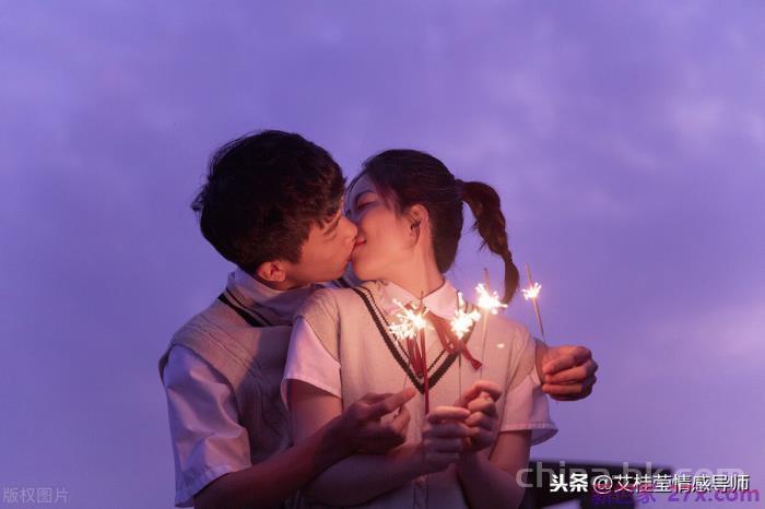怎样追腼腆的男生(腼腆自卑的男生怎么追女生)