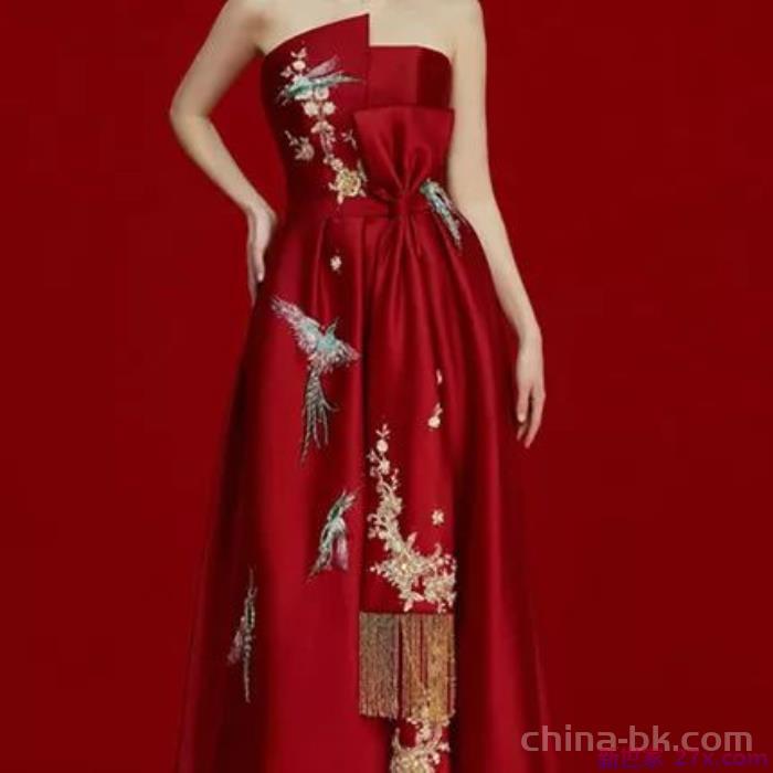 二婚敬酒服穿什么颜色(敬酒服推荐终于来了)