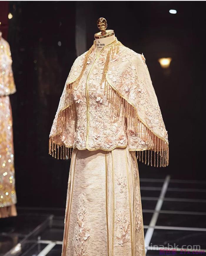 二婚敬酒服穿什么颜色(敬酒服推荐终于来了)