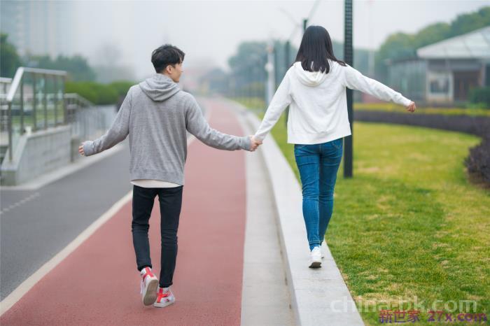已婚了喜欢上别的男的怎么办(已婚女人爱上别的男人怎么办)