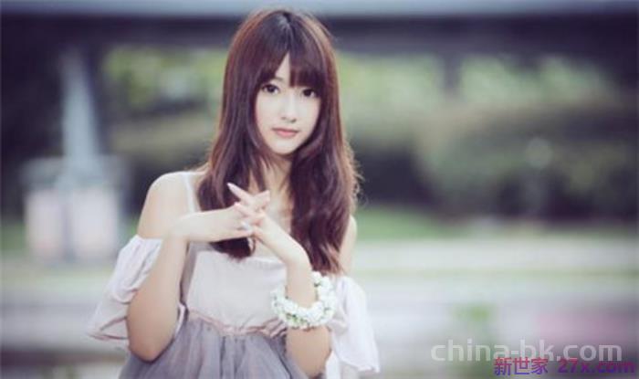 跟女孩子聊天怎么聊出感情(跟女生聊天聊什么话题)
