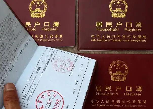 离婚后女方户口怎么办（女方离婚后户口该咋办）