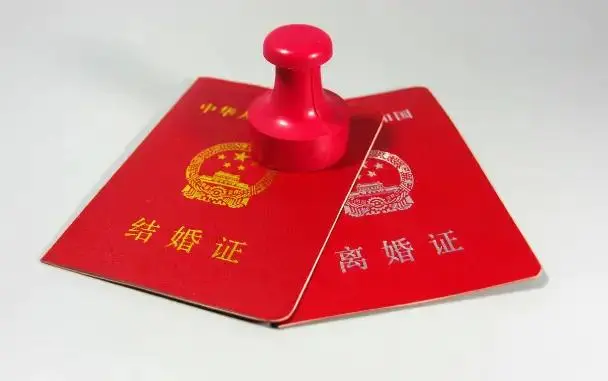 离婚后女方户口怎么办(女方离婚后户口该咋办)