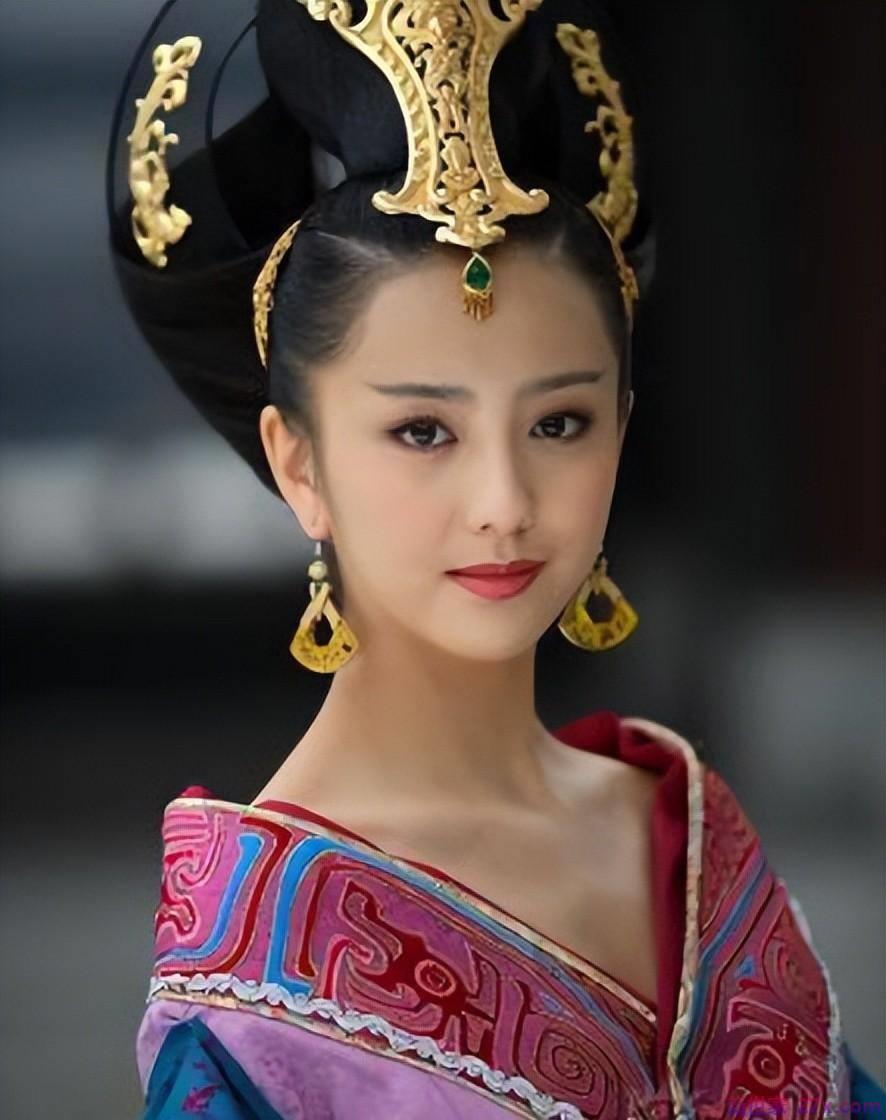 最美赵:的日常生活照，展现了自信与快乐、大方之美。